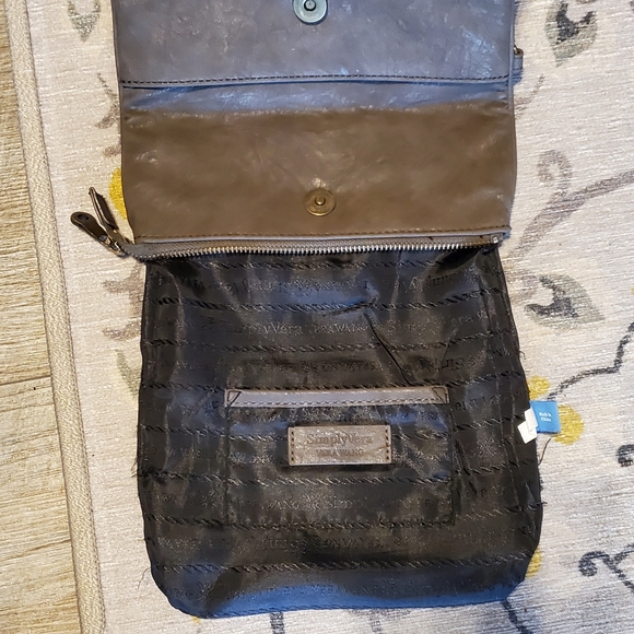 Vera Wang Wristlet ⚜️🤎⚜️ - Picture 4 of 7